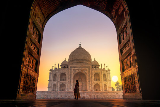 Delhi – Agra Tour Package (2 Nights / 3 Days)